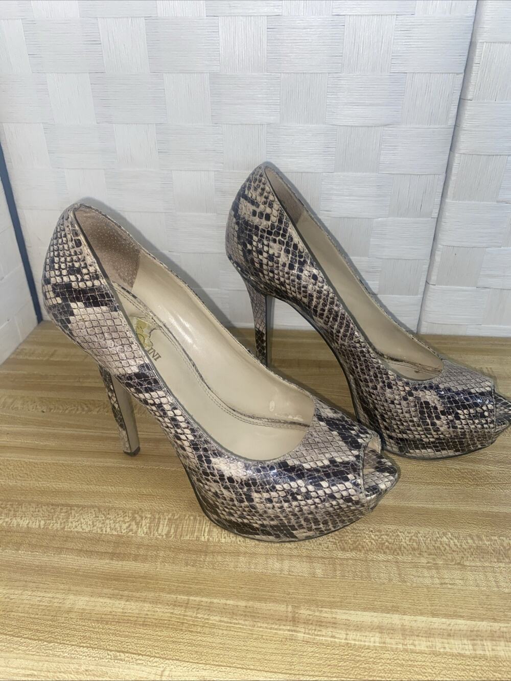 ENZO ANGIOLINI Python Snake Print 5” Platform Heels Pumps 8.5M Peep Toe Stiletto